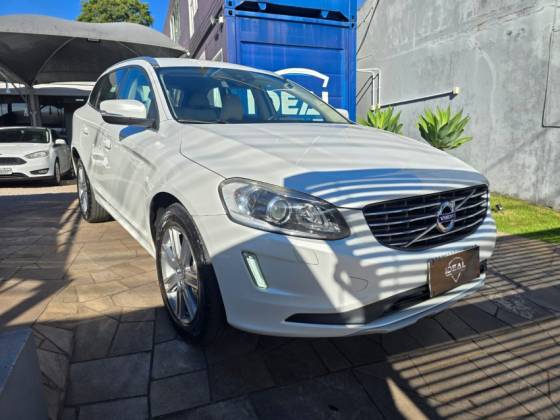 VOLVO XC60 2.4 D5 KINETIC DIESEL AWD 4P AUTOMÁTICO